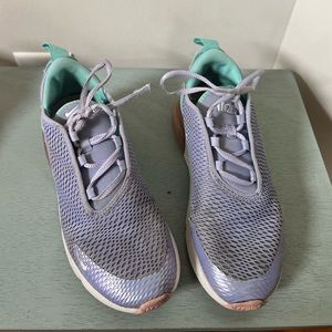 Girls Nike air max shoes. Big girls Size 3.